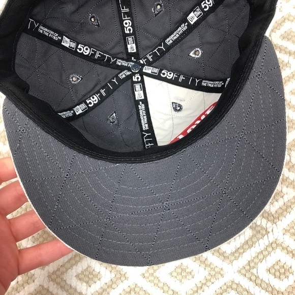Helly Hansen x New Era Rare Love Campaign New NWT 7 - Picture 6 of 8